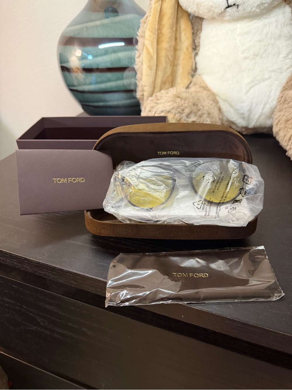 Brand new Tom Ford sunglasses. - Picture 4 of 11